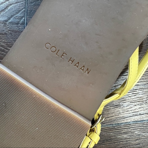 COLE HAAN FLORA THONG SUNSET GOLD LEATHER YELLOW SZ 8.5 - Picture 5 of 7